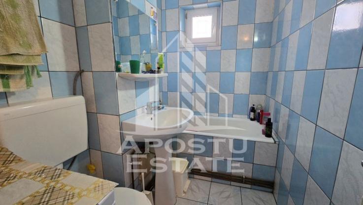 Apartament cu 2 camere, etaj 3, centrala proprie, zona Lipovei