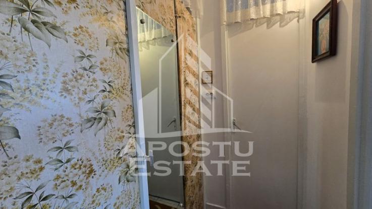 Apartament cu 2 camere, etaj 3, centrala proprie, zona Lipovei