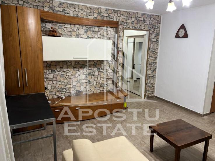 Apartament cu 3 camere, centrala proprie, zona Balcescu