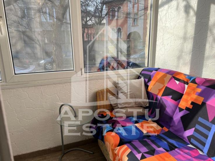 Apartament cu 3 camere, centrala proprie, zona Balcescu