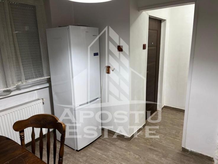 Apartament cu 3 camere, centrala proprie, zona Balcescu