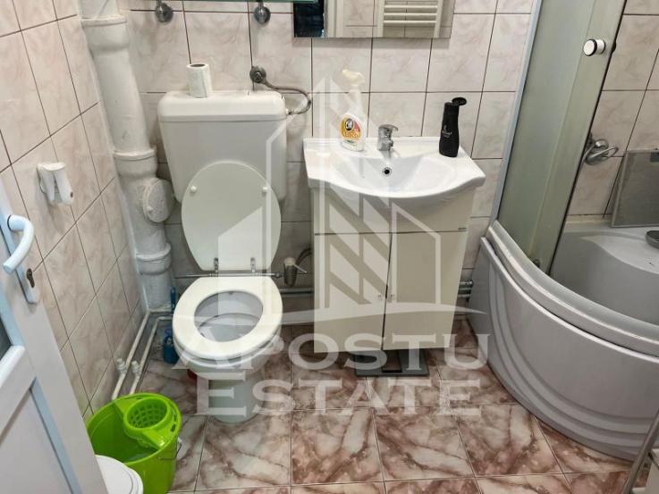 Apartament cu 3 camere, centrala proprie, zona Balcescu