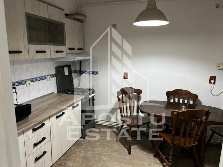 Apartament cu 3 camere, centrala proprie, zona Balcescu,PetFriendly