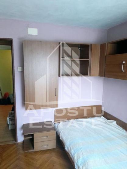 Apartament 3 camere ,etaj2, centrala proprie, zona Aradului