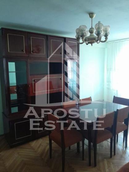 Apartament 3 camere ,etaj2, centrala proprie, zona Aradului