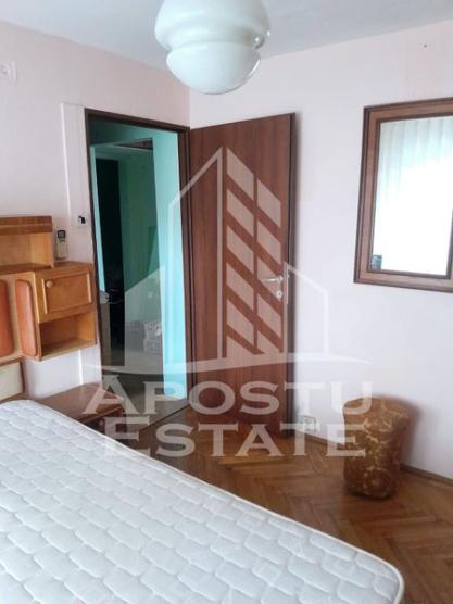 Apartament 3 camere ,etaj2, centrala proprie, zona Aradului