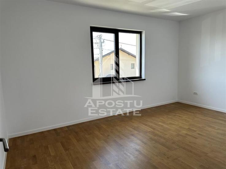 Duplex cu etaj si  5 camere in Mosnita Noua, aproape de asfalt