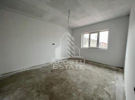 Duplex cu 4 camere langa scoala la asfalt. Toate utilitatile.