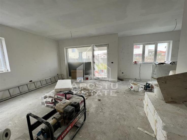 Duplex cu 4 camere langa scoala la asfalt. Toate utilitatile.