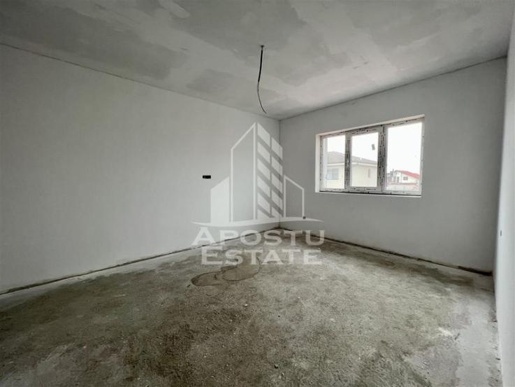 Duplex cu 4 camere langa scoala la asfalt. Toate utilitatile.