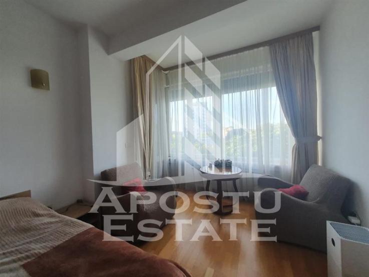 Apartament 2 camere, loc de parcare, zona Take Ionescu