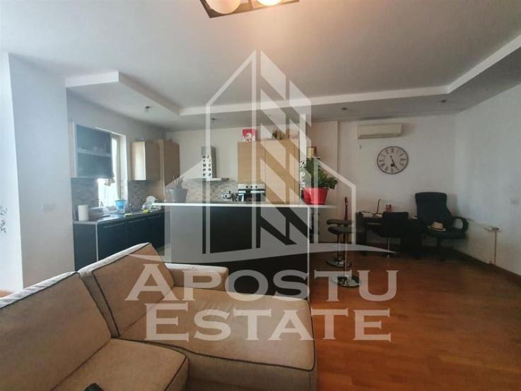 Apartament 2 camere, loc de parcare, zona Take Ionescu