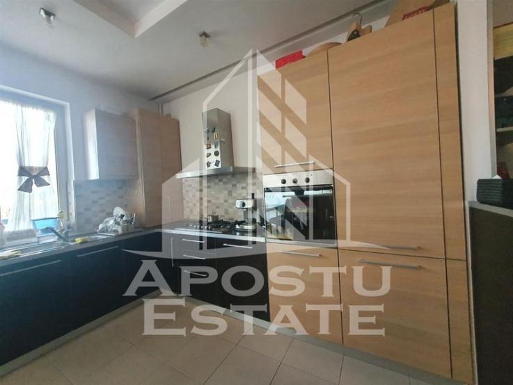 Apartament 2 camere, loc de parcare, zona Take Ionescu