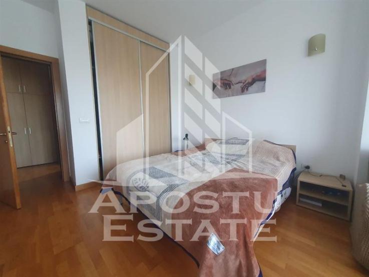 Apartament 2 camere, loc de parcare, zona Take Ionescu