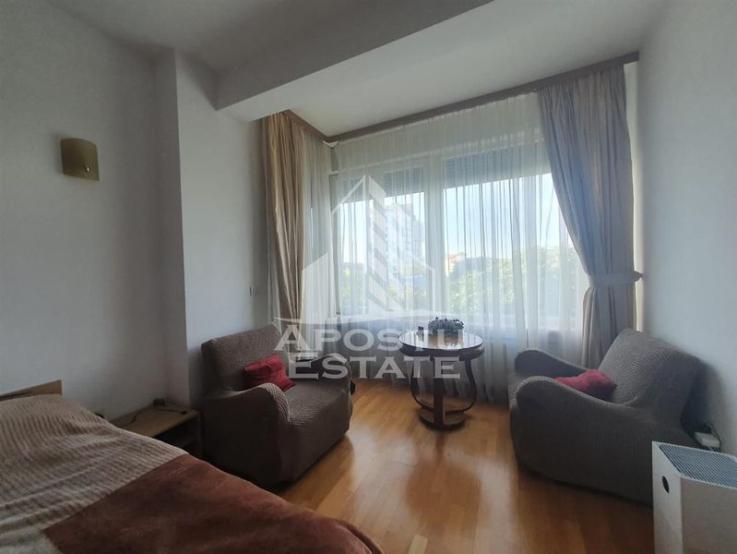 Apartament 2 camere, loc de parcare, zona Take Ionescu