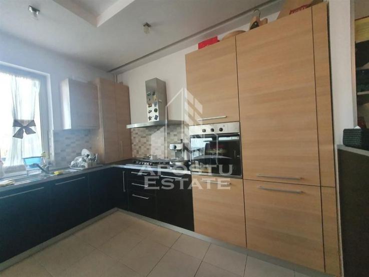 Apartament 2 camere, loc de parcare, zona Take Ionescu