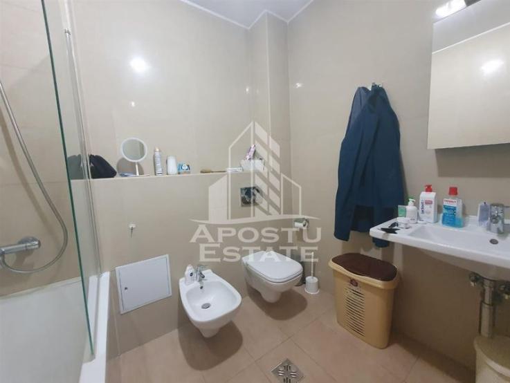 Apartament 2 camere, loc de parcare, zona Take Ionescu