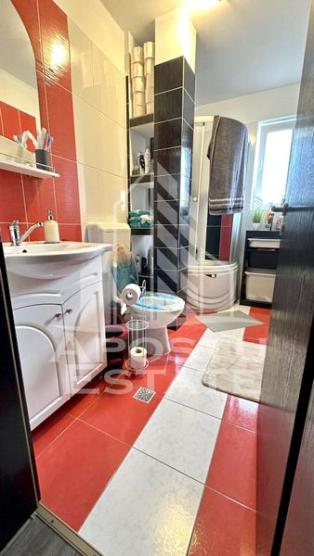 Apartament cu 2 camere, renovat, centrala proprie, zona Sagului