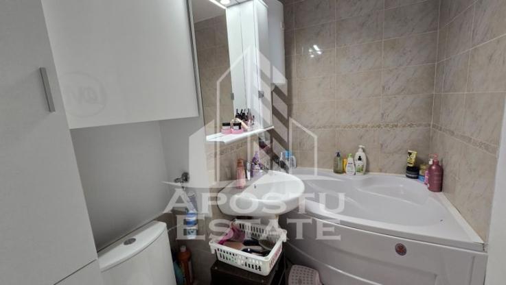 Apartament cu 3 camere, etaj intermediar, Aradului