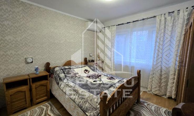 Apartament cu 3 camere, etaj intermediar, Aradului