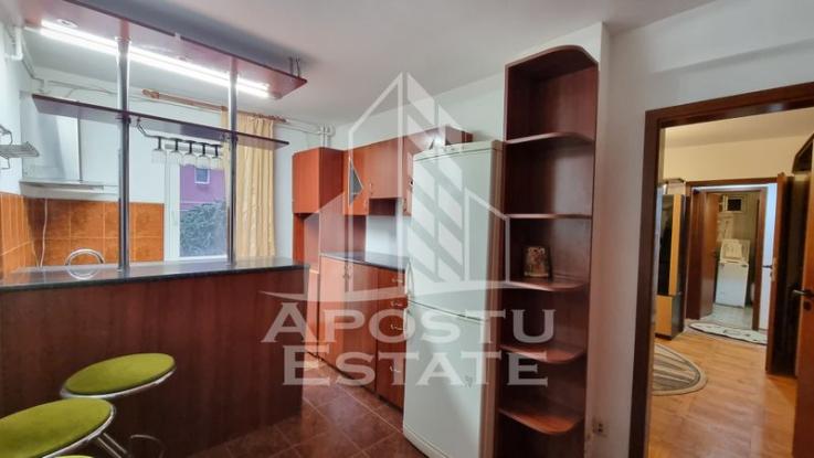 Apartament 2 camere, centrala proprie, bloc anvelopat, zona Lipovei