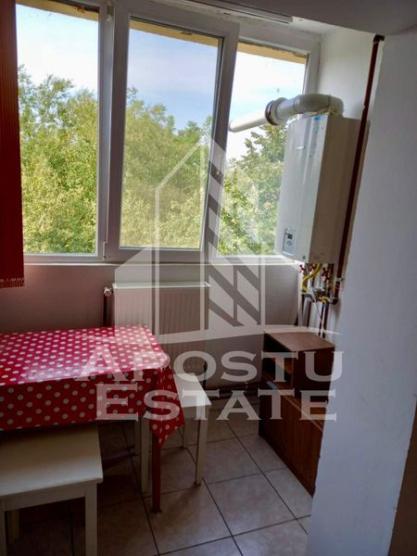 Apartament 2 camere,decomandat,centrala proprie,zona Aradului