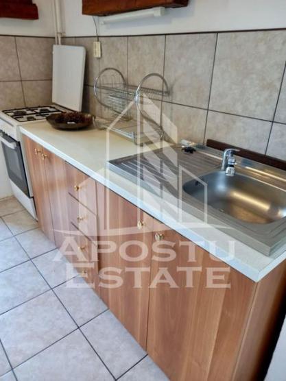 Apartament 2 camere,decomandat,centrala proprie,zona Aradului