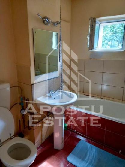 Apartament 2 camere,decomandat,centrala proprie,zona Aradului