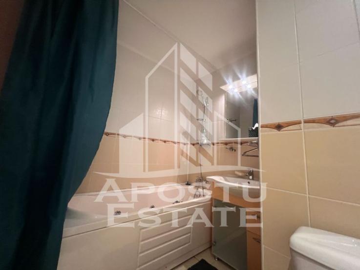 Apartament cu 3 camere, loc de parcare, zona Aradului