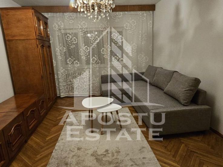 Apartament cu 3 camere, centrala proprie, zona Aradului