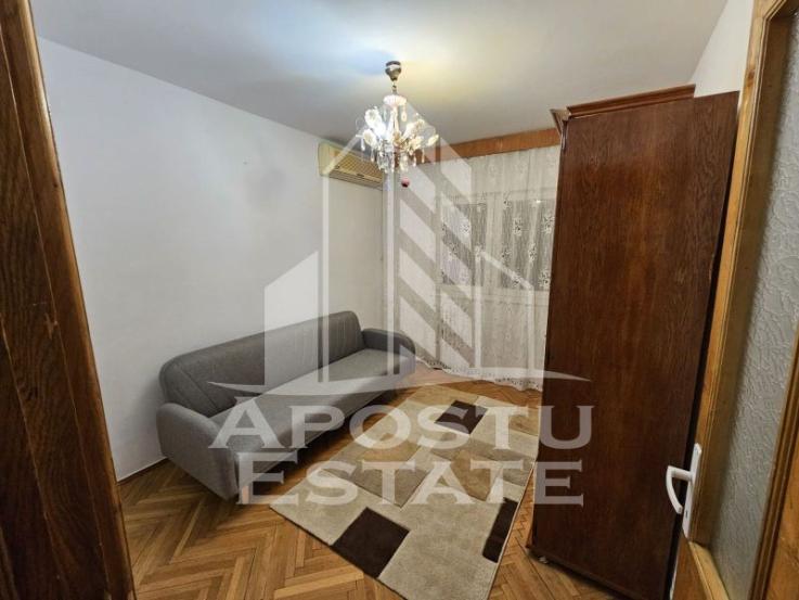 Apartament cu 3 camere, centrala proprie, zona Aradului