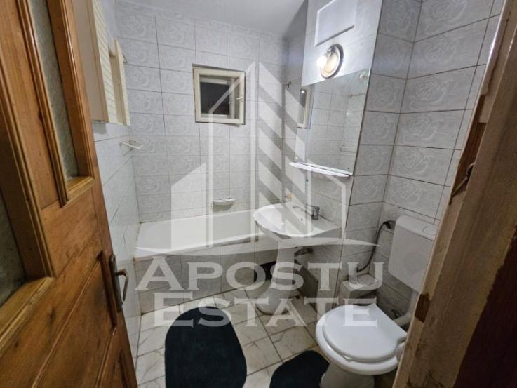 Apartament cu 3 camere, centrala proprie, zona Aradului