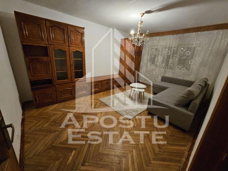 Apartament cu 3 camere, centrala proprie, zona Aradului