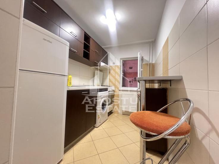 Apartament cu 2 camere, etajul 1, zona Complexul Studentesc