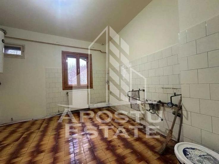 Apartament cu 3 camere, etajul 1, zona Sagului