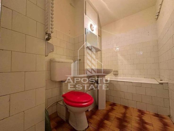 Apartament cu 3 camere, etajul 1, zona Sagului