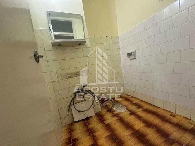 Apartament cu 3 camere, etajul 1, zona Sagului