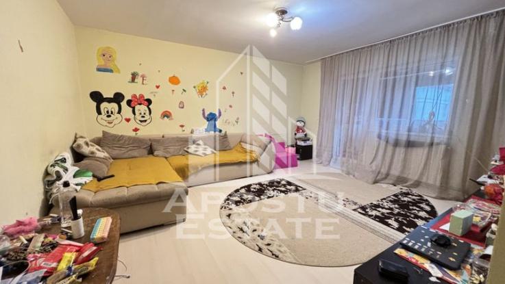 Apartament cu 3 camere, garaj si boxa, centrala proprie, Dambovita