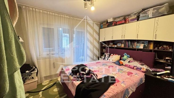 Apartament cu 3 camere, garaj si boxa, centrala proprie, Dambovita