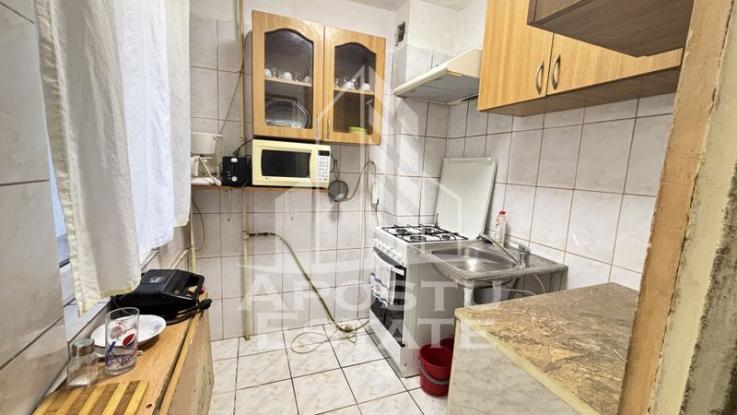 Apartament 2 camere, etaj 1, zona Sagului