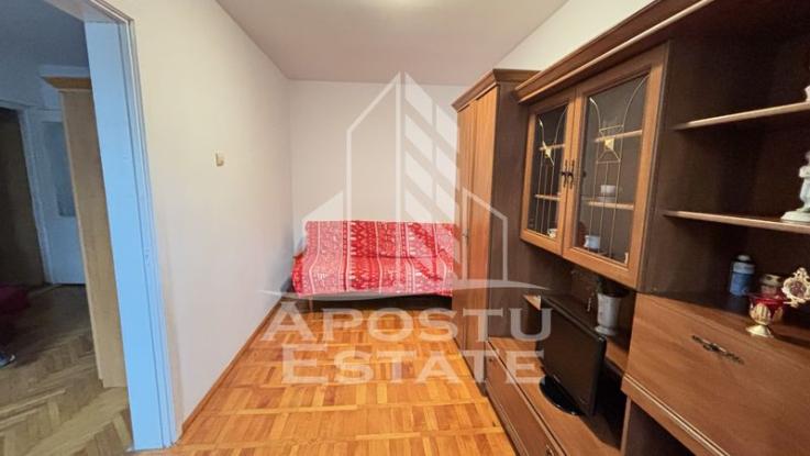 Apartament cu 2 camere, etaj intermediar, zona Sagului