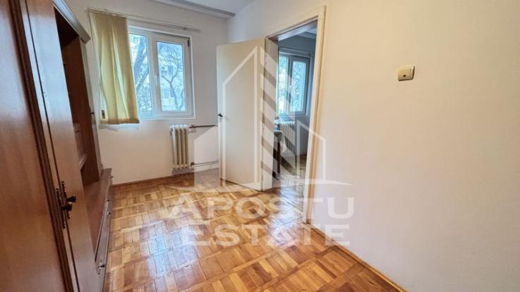 Apartament cu 2 camere, etaj intermediar, zona Sagului