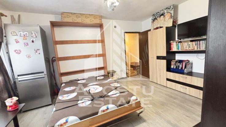 Apartament cu 3 camere, etaj intermedier, Zona Spitalul Judetean