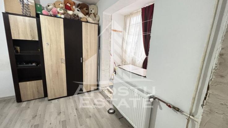 Apartament cu 3 camere, etaj intermedier, Zona Spitalul Judetean