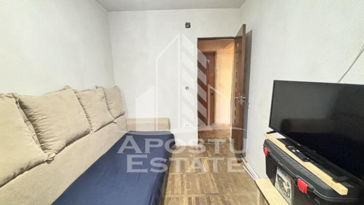 Apartament cu 3 camere, etaj intermedier, Zona Spitalul Judetean