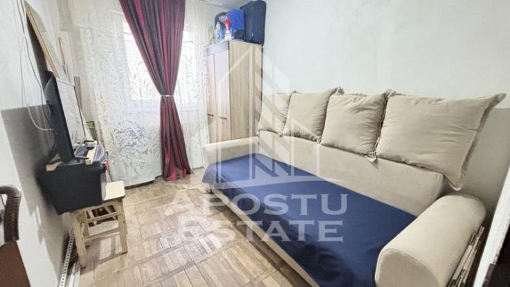 Apartament cu 3 camere, etaj intermedier, Zona Spitalul Judetean