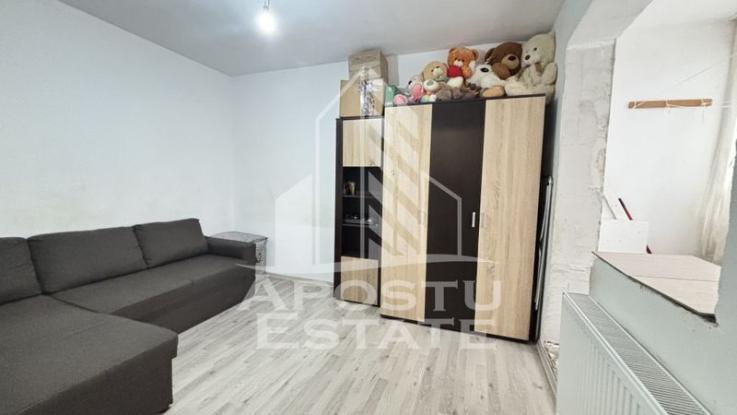 Apartament cu 3 camere, etaj intermedier, Zona Spitalul Judetean