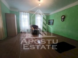 Casa 4 camere + anexe si teren 2788 mp cu livada,  Comlosu Mare!