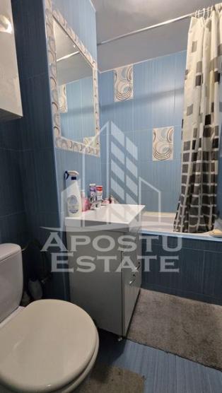 Apartament 3 camere, etaj intermediar, bloc cu lift, zona Iulius Mall