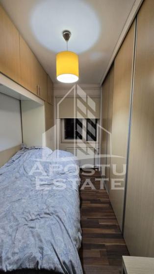 Apartament 3 camere, etaj intermediar, bloc cu lift, zona Iulius Mall